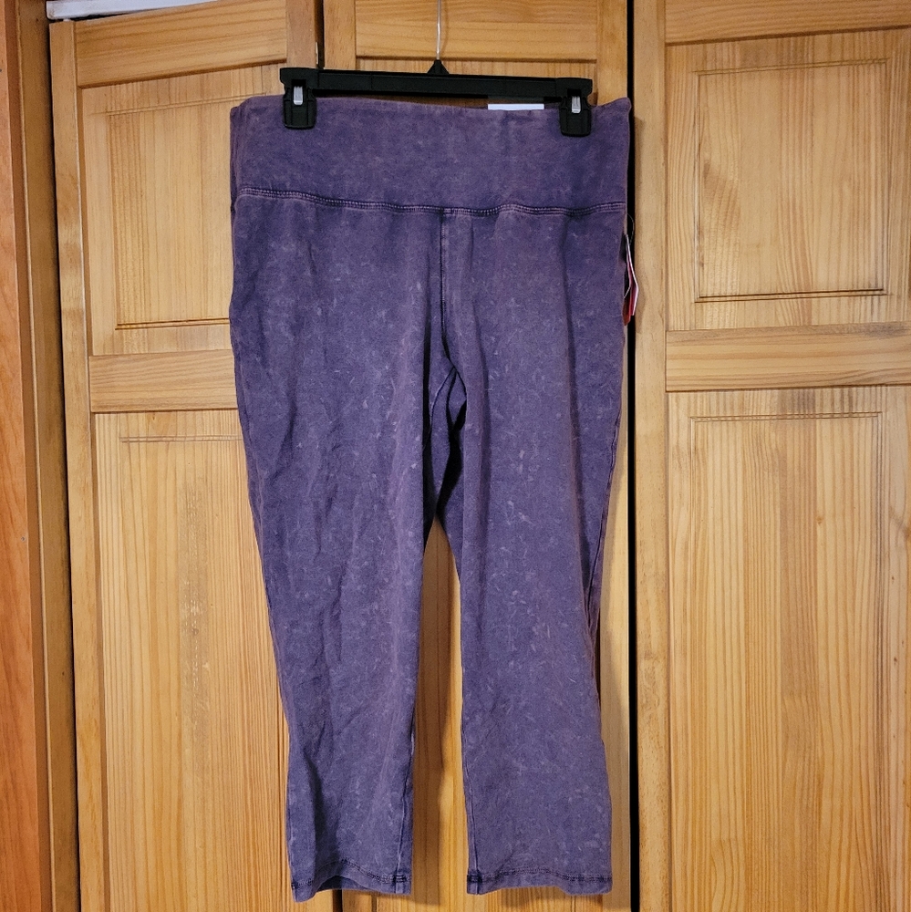 NWT Women's Workout Capri
